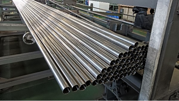 光伏推桿支架用什么材質(zhì)的管會(huì)更有優(yōu)勢(shì)